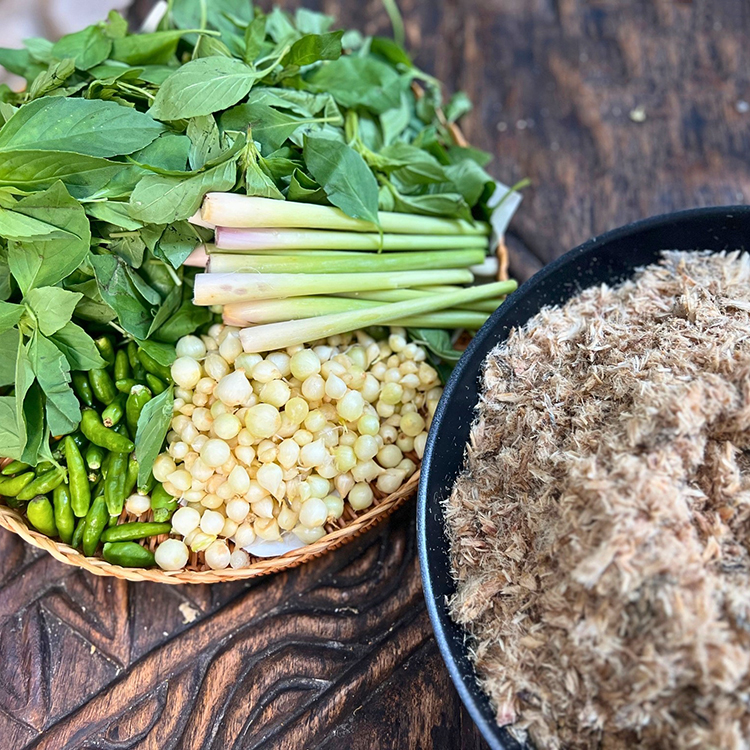 Nấu cá giã với lá é và củ nén như thế nào cho ngon?