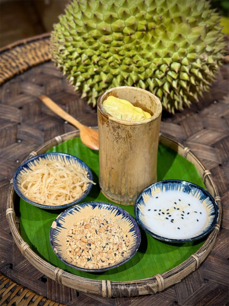 sầu riêng nướng trong ống tre