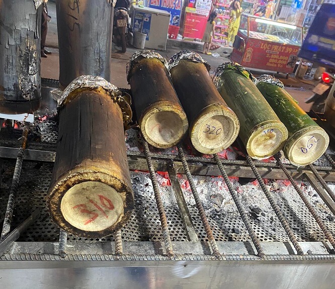 Đừng gọi mình là ‘foodie’ nếu chưa thử sầu riêng nướng ống tre!